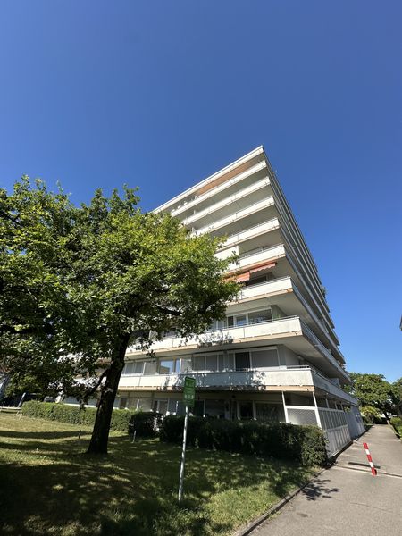 Sofort bezugsfertig: Voll möbliertes Appartement mit Südbalkon in Planegg